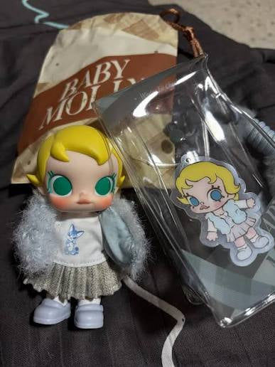 Molly winter fit check vinyl plush series - open box