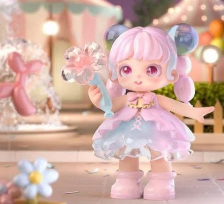 Miana meet in wonderland figure - open box