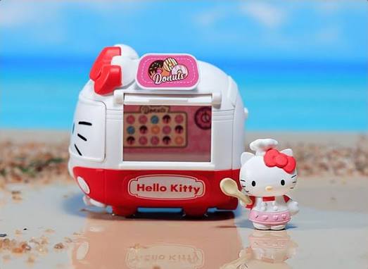 Sanrio food truck figures - open boxes